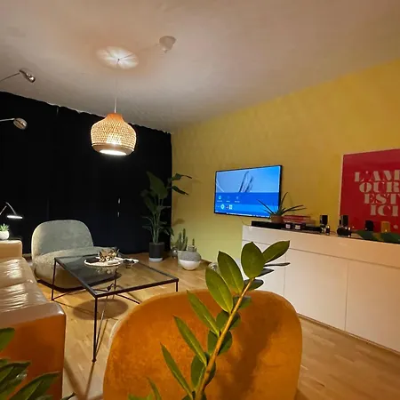 Checkpoint Charlie *