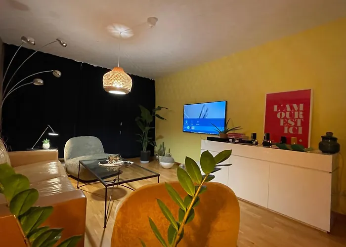 Checkpoint Charlie *